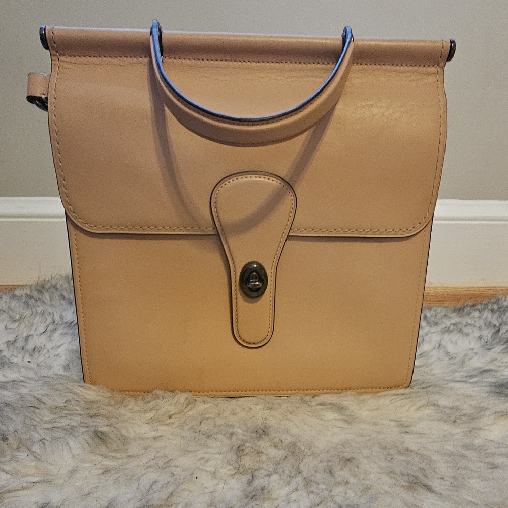 Elegant Tan Leather Women's Bag